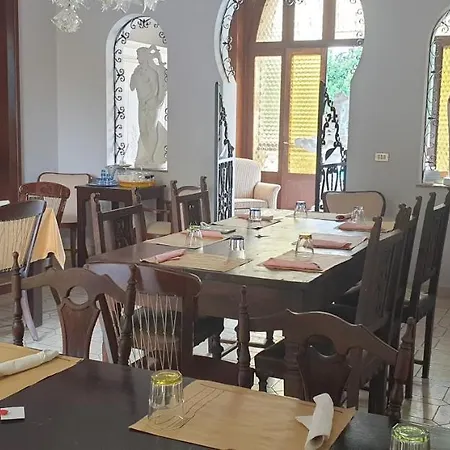 ゲストハウス Grazzano Antica Stazione グラッツァーノ・ヴィスコンティ